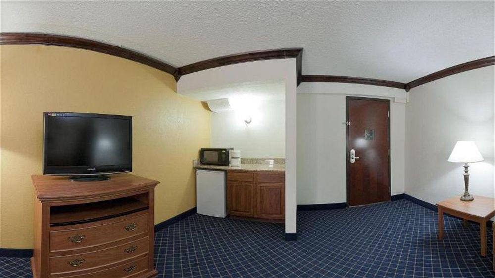 Holiday Inn Express & Suites Nashville-I-40 & I-24 Экстерьер фото